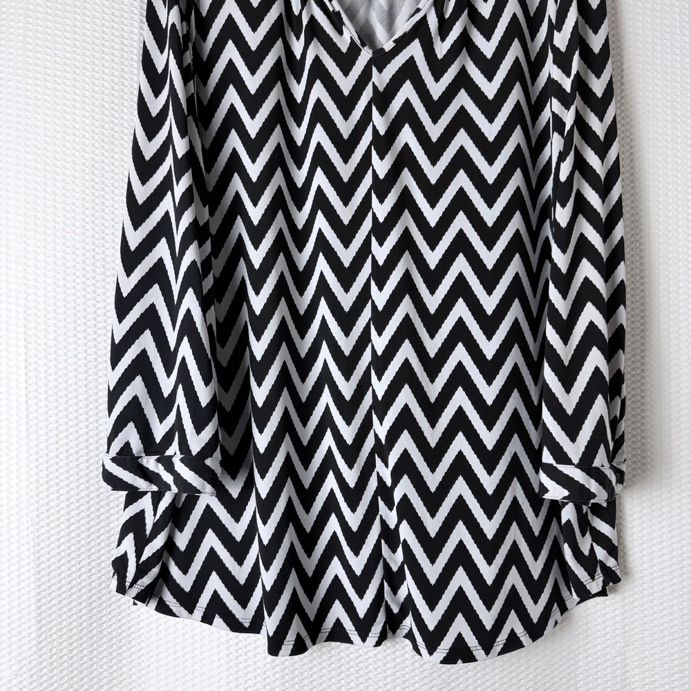 Cato Blouse Women 22/24W Black White Chevron Grommet V-Neck Tunic Long Sleeve - Picture 12 of 12